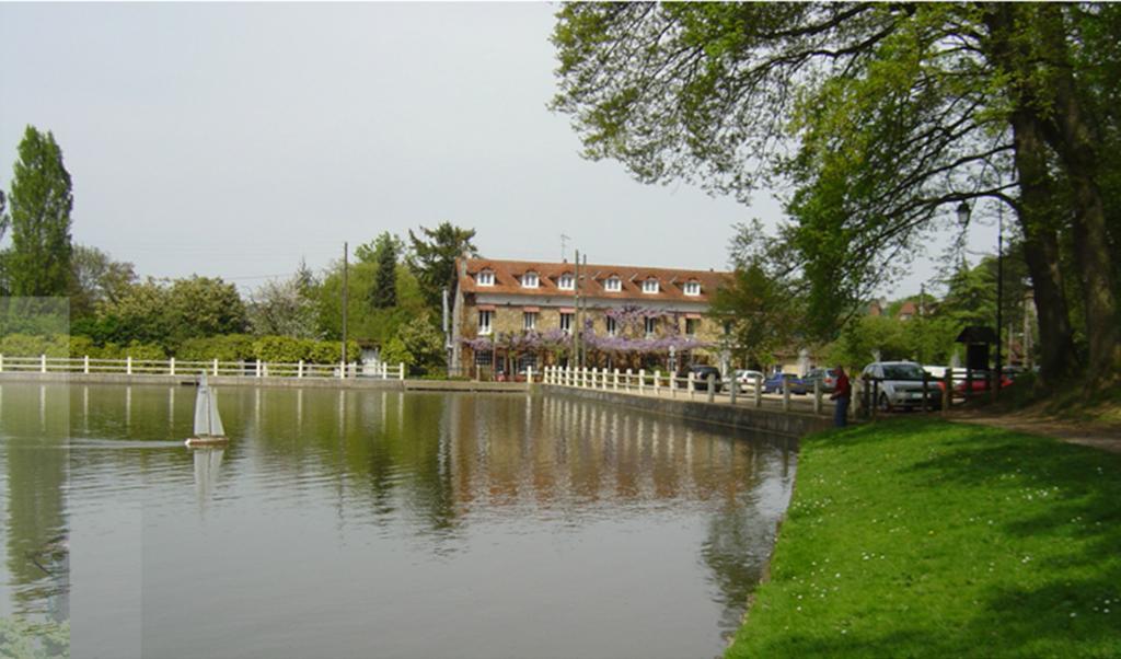 Au Bord Du Lac Hotel Saint-Rémy-lès-Chevreuse Bagian luar foto